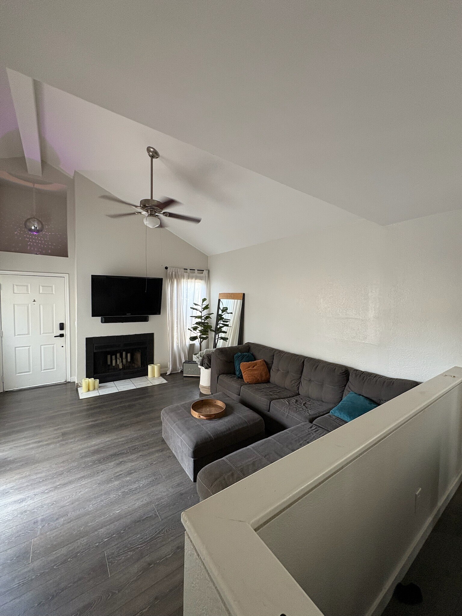 Living room - 3315 E Kelton Ln