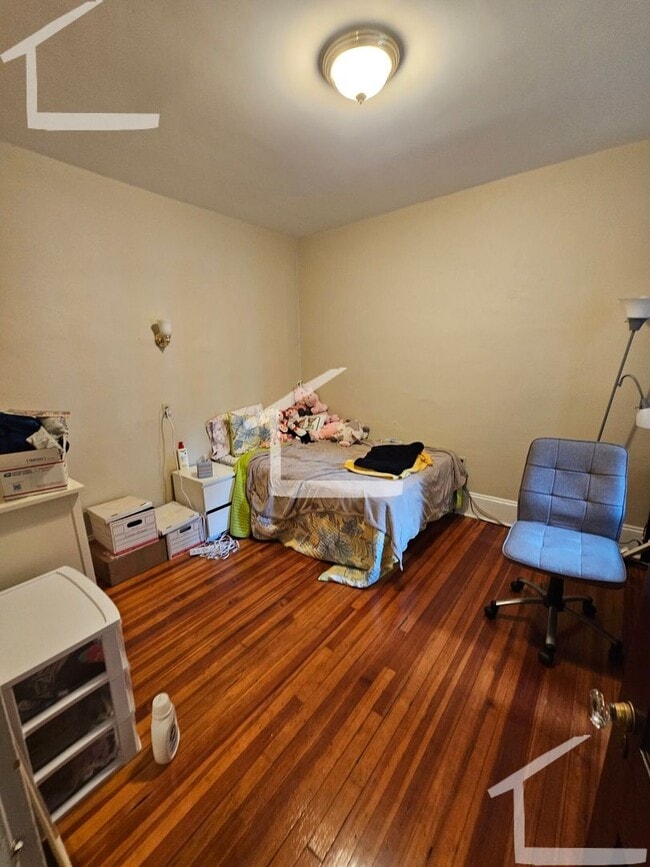 Building Photo - Large Unit Steps from BU, Heat, Hot Water Included, Laundry on a Site, Private Porch