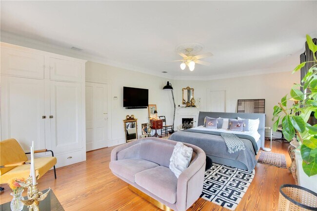 Building Photo - Queen Anne Victorian Estate