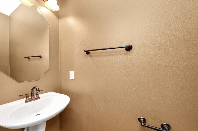 Building Photo - 24543 Pelican Hill Dr