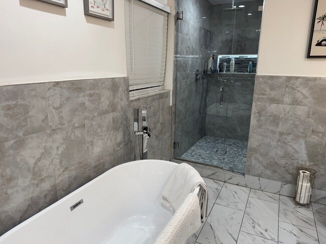 Building Photo - 9151 Sunset Strip
