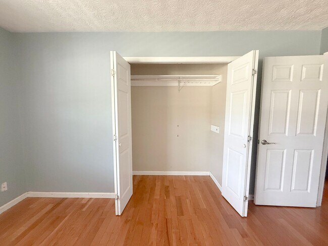 Building Photo - Sunroom, 2-Car Garage & Lawn Care Included | Pet-Friendly Cookeville Home