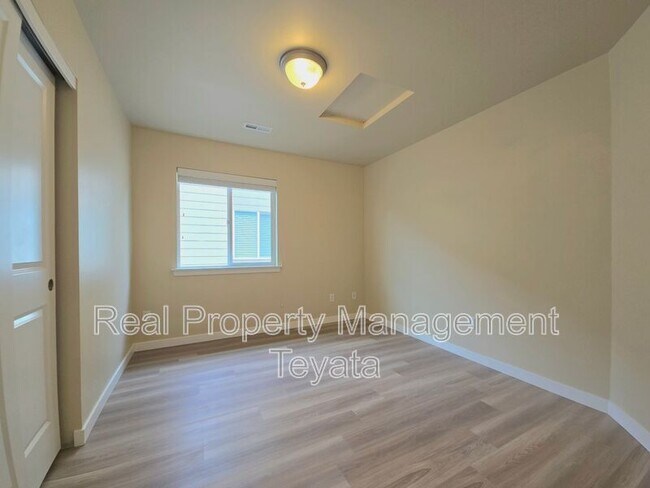 Building Photo - 4741 Parker St