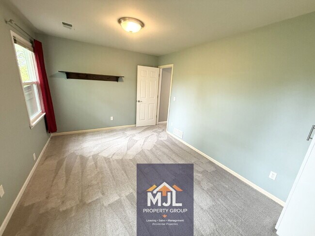 Building Photo - Executive 5 BR Cul-de-Saq Home In Blue Valley Schools | Private Wooded View | Finished Walkout Ba...