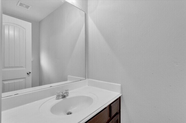 Building Photo - 3112 Lee Ave