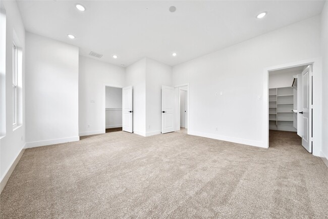 Building Photo - 4124 Buck St