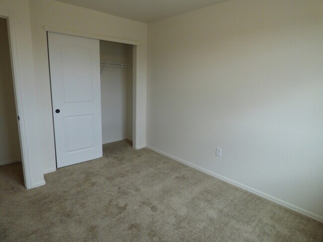 Building Photo - Spacious 3 Bedroom, 2.5 Bathroom Home in Berthoud- Easy Commuting!