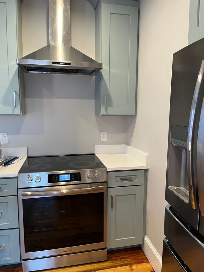 Building Photo - 130 Neal St