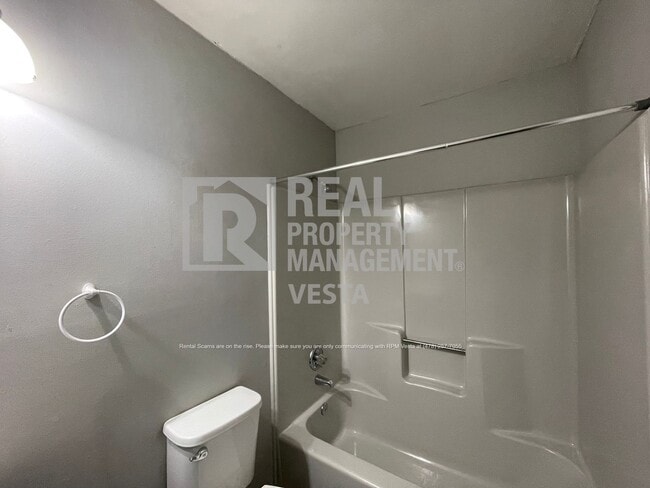 Building Photo - 307 Fox Tail Dr