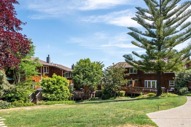Building Photo - 490 S Eliseo Dr