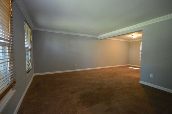Building Photo - 104 Smokehouse Ln