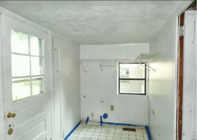 Building Photo - 2 Bed 1 Bath House in Tulsa!