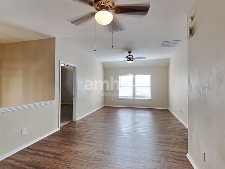 Building Photo - 2718 Eros Ln