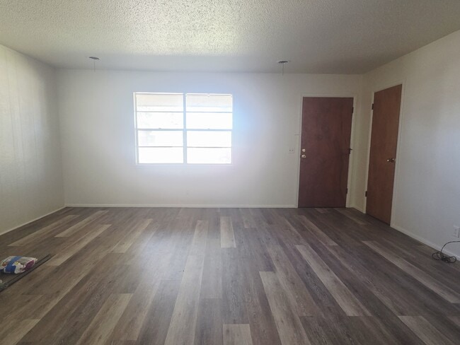 Building Photo - 3209 Brooks Dr