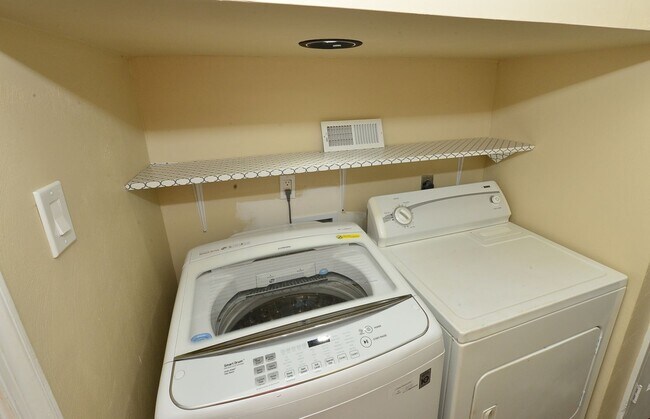 Building Photo - Renovated Ranch in Grassfield High District