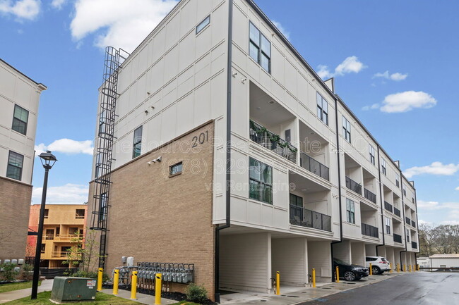 Building Photo - 201 New St