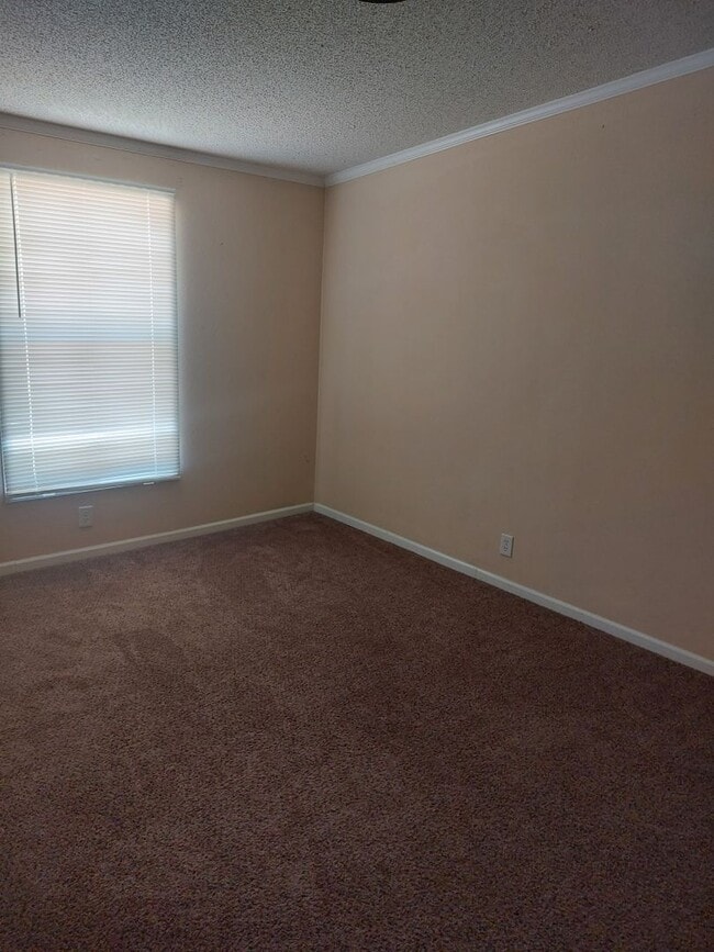 Building Photo - 4 Bedroom, 2 Bathroom Home in Moriarty, NM