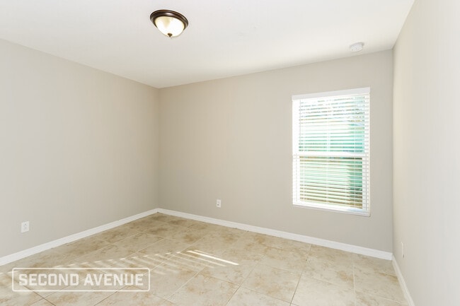 Building Photo - 1426 Paramount Ave SE