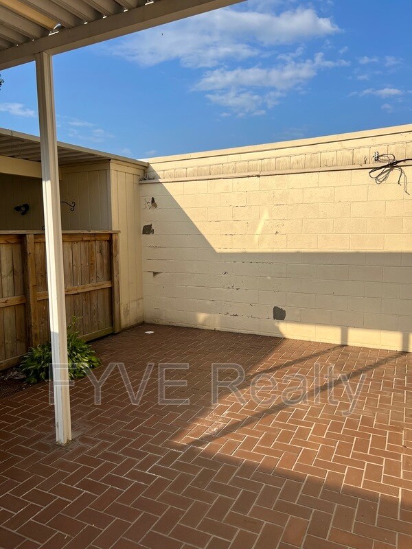 Building Photo - 7914 Gleason Dr