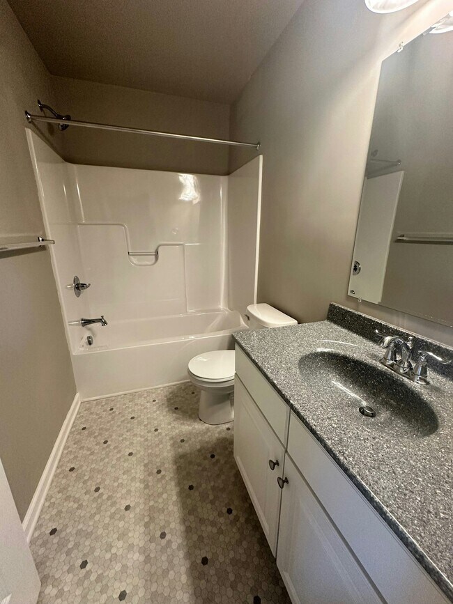 Building Photo - 115 High Pointe Dr
