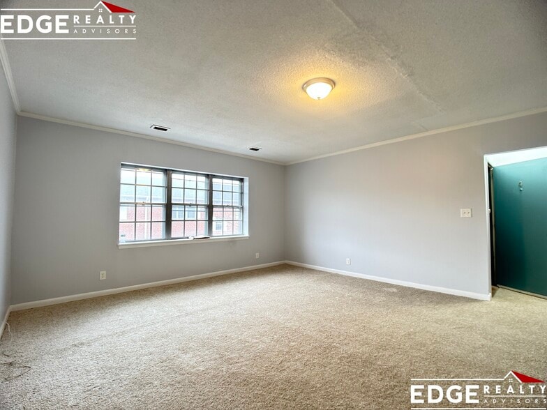 Building Photo - 162 Lake Shore Rd