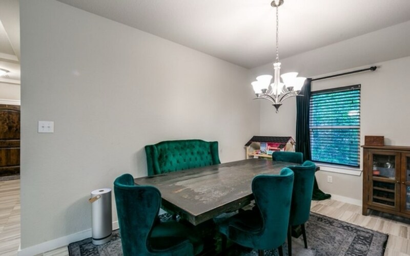 Building Photo - 318 Clorinda