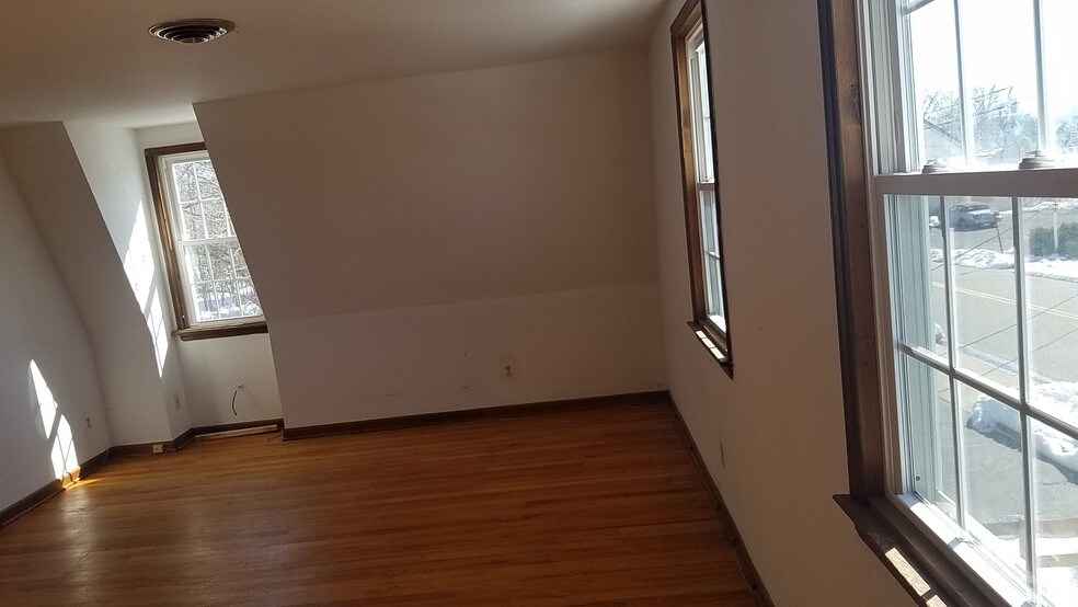 Building Photo - 35 Fulper Rd