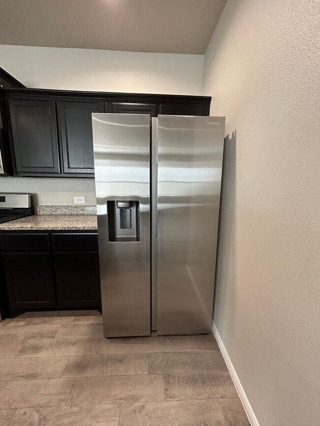 Building Photo - Back on the Market!!  Beautiful 5 Bedroom Home in Desert Ridge