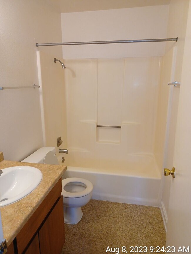 Building Photo - 1 Bedroom 1 Bath Apartment  Garden Square ...