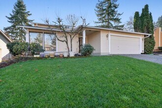 Building Photo - 4 bedroom in Bellevue WA 98008