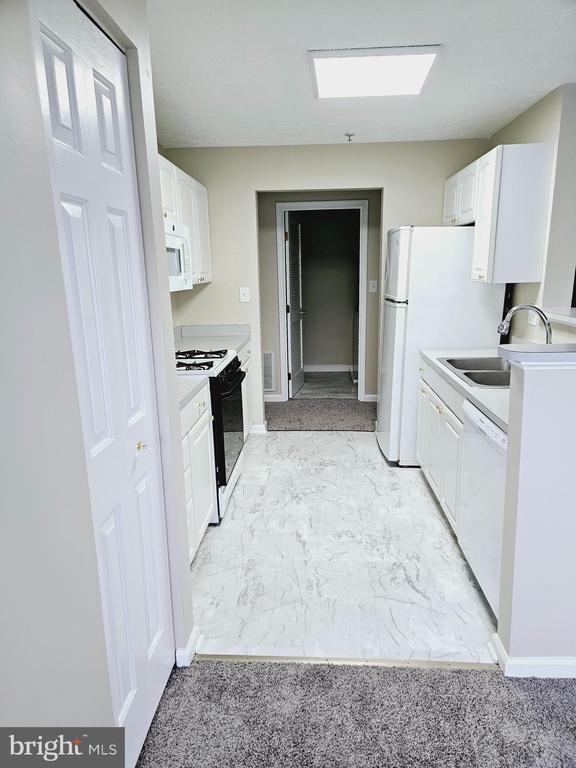 Building Photo - 2443 Blue Spring Ct