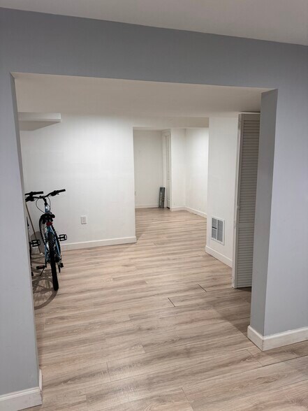 Building Photo - 489 Madison Dr