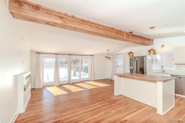 Building Photo - 811 Norwich Dr