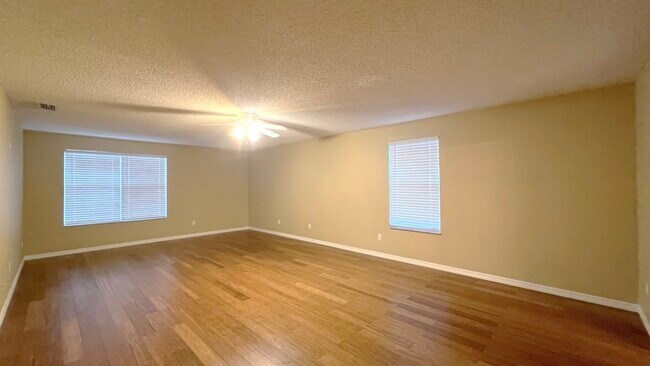Building Photo - 831 Horseshoe Falls Dr