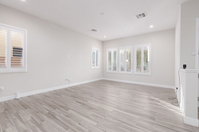 Building Photo - Luxury Summerlin/Affinity townhome