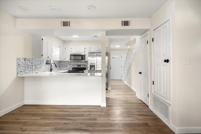 Building Photo - Beautiful Water-View 2BR/2BA Townhome – Flexible Leases, Pet Friendly, and ½ Off Deposit for Acti...