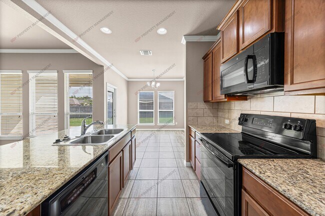 Building Photo - 3 Bedroom- 2 Bathroom in Hills of Westwood