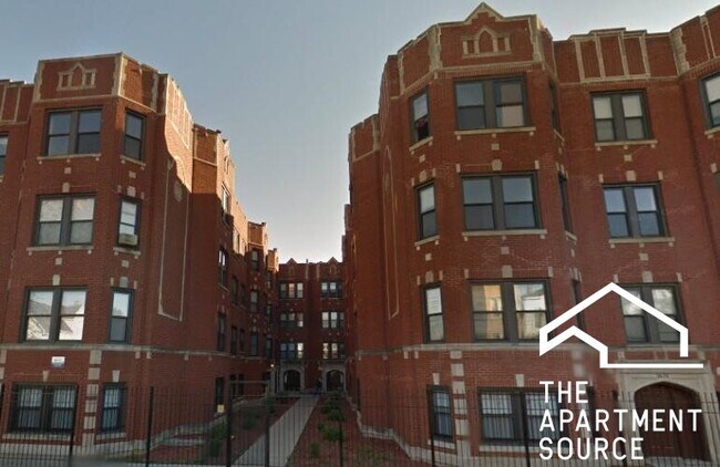 Building Photo - 3627 W Dickens Ave