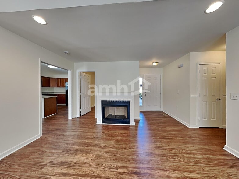 Building Photo - 108 River Watch Dr