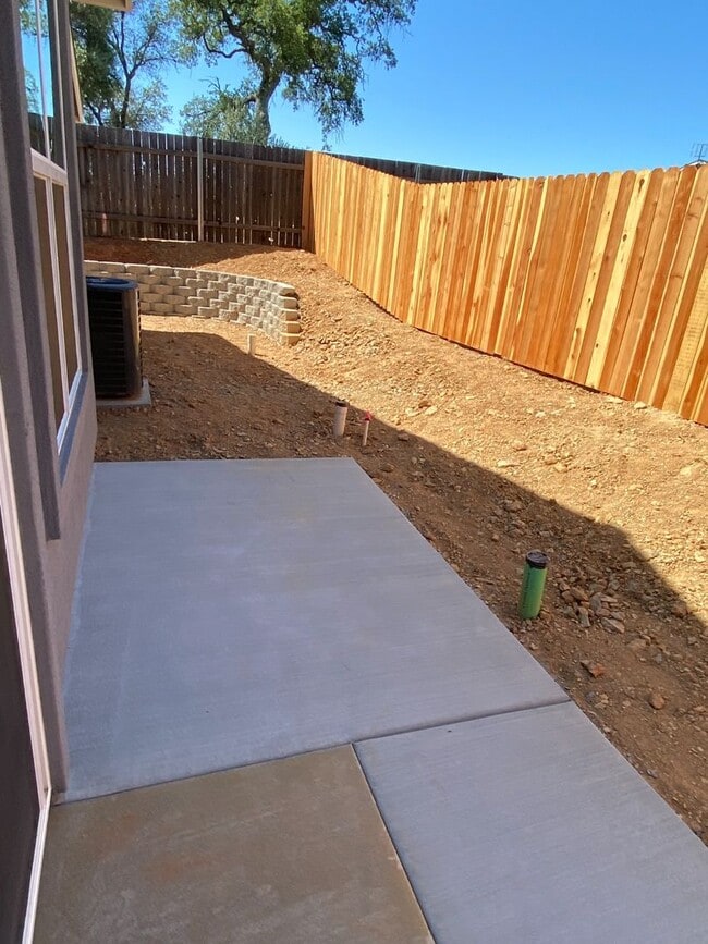 Building Photo - 246 Silver Bend Way