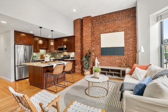 Building Photo - 529 Columbus Ave