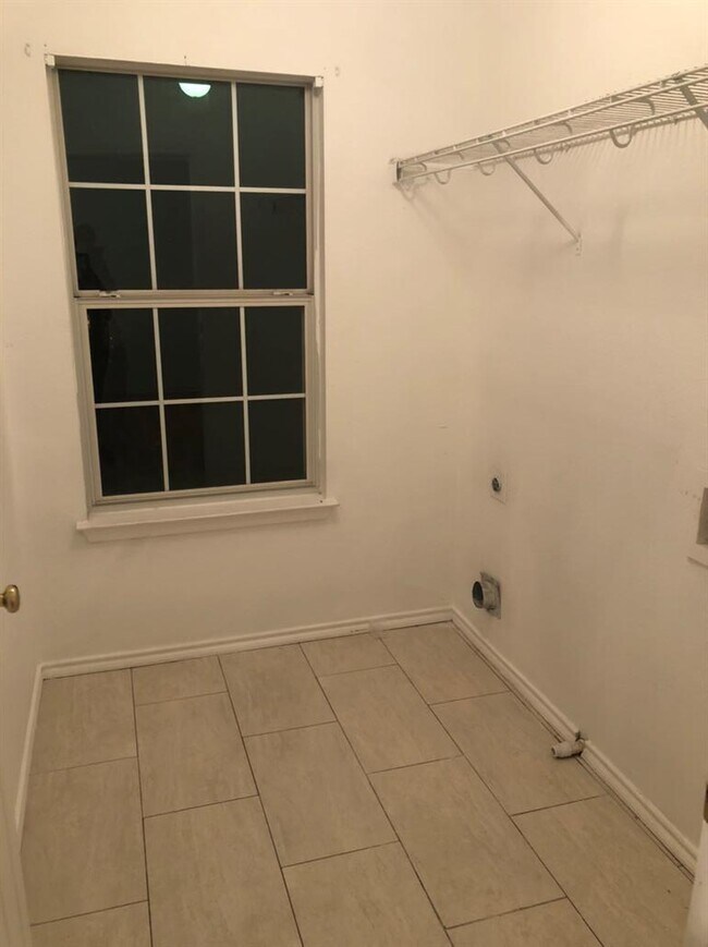 Building Photo - 713 Camino Alto Dr