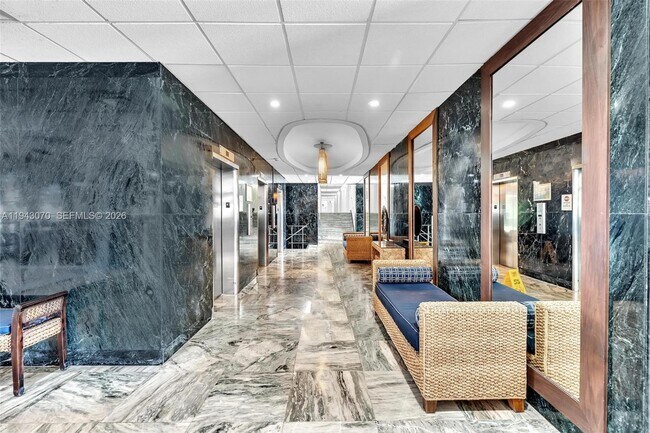 Building Photo - 500 Bayview Dr