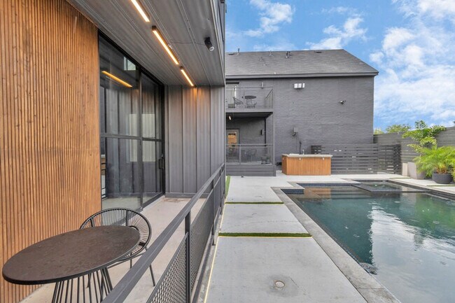 Building Photo - 2703 Blodgett St