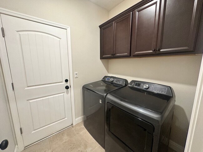 Building Photo - 2548 N Kayenta St