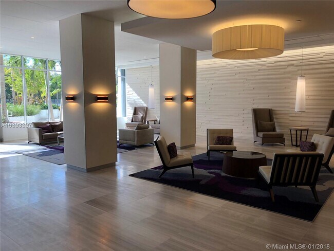 Building Photo - 100 Bayview Dr