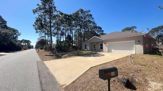 Building Photo - Spacious 4BR Home with Well Water, Pet-Friendly & No HOA