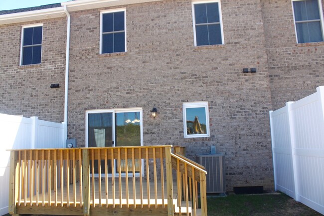 Building Photo - 113 Cedar Point Ln