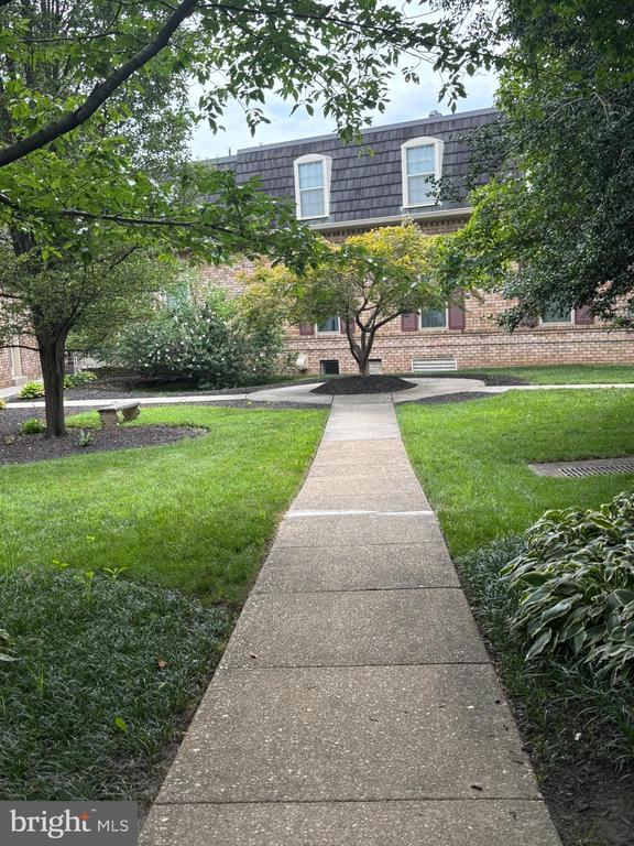 Building Photo - 3115 Patrick Henry Dr