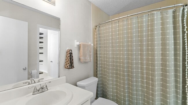 Building Photo - 68 Westwood Dr W